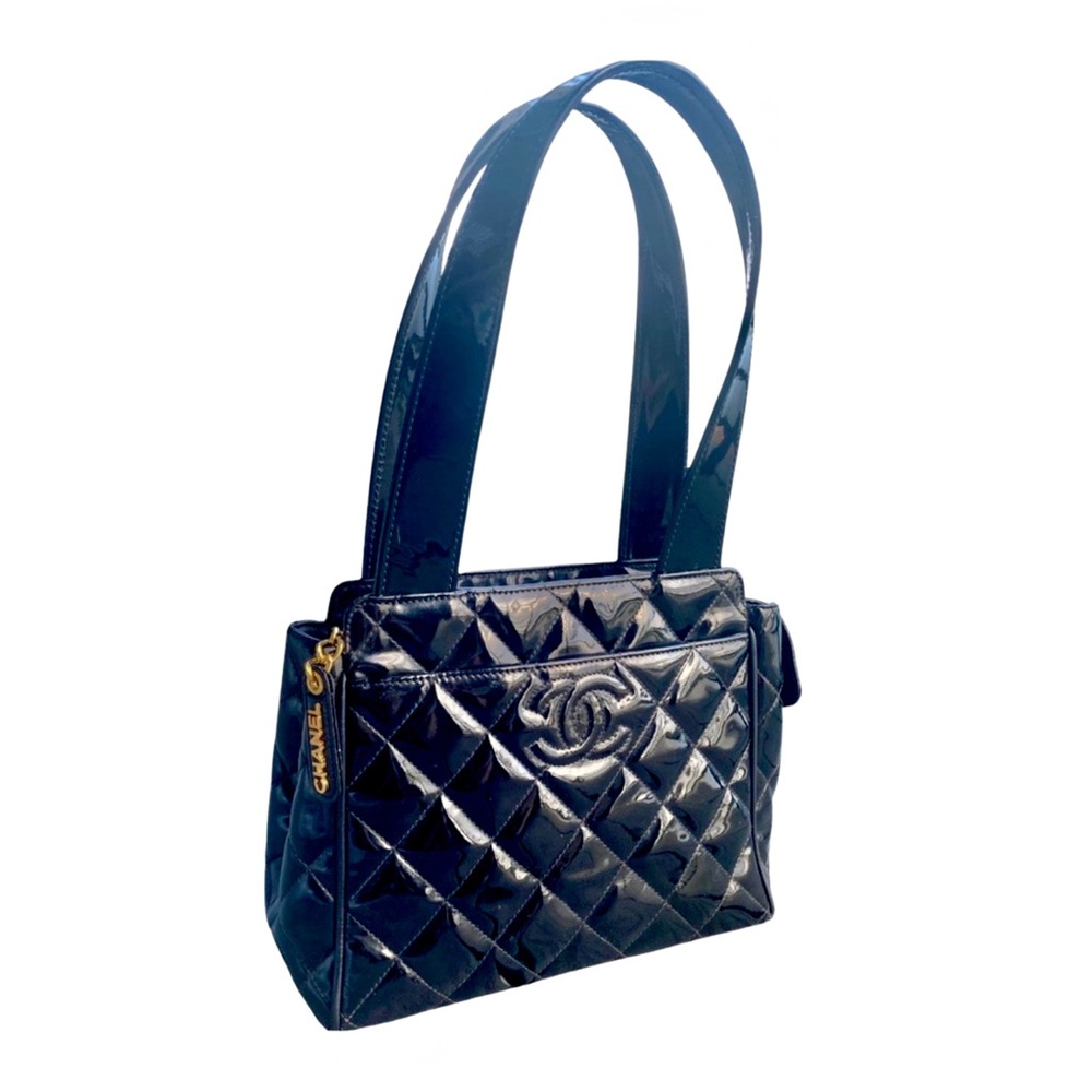 Chanel Quilted Irridescent Shoulder Bag MSRP $1,999 SEE PHOTOS🚨W/COA